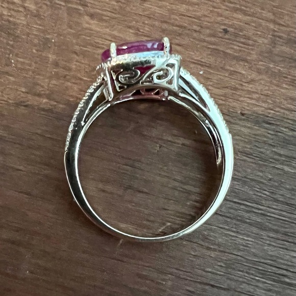 Beautiful 2.32 Carat Ruby and Diamond Ring - Picture 6 of 9